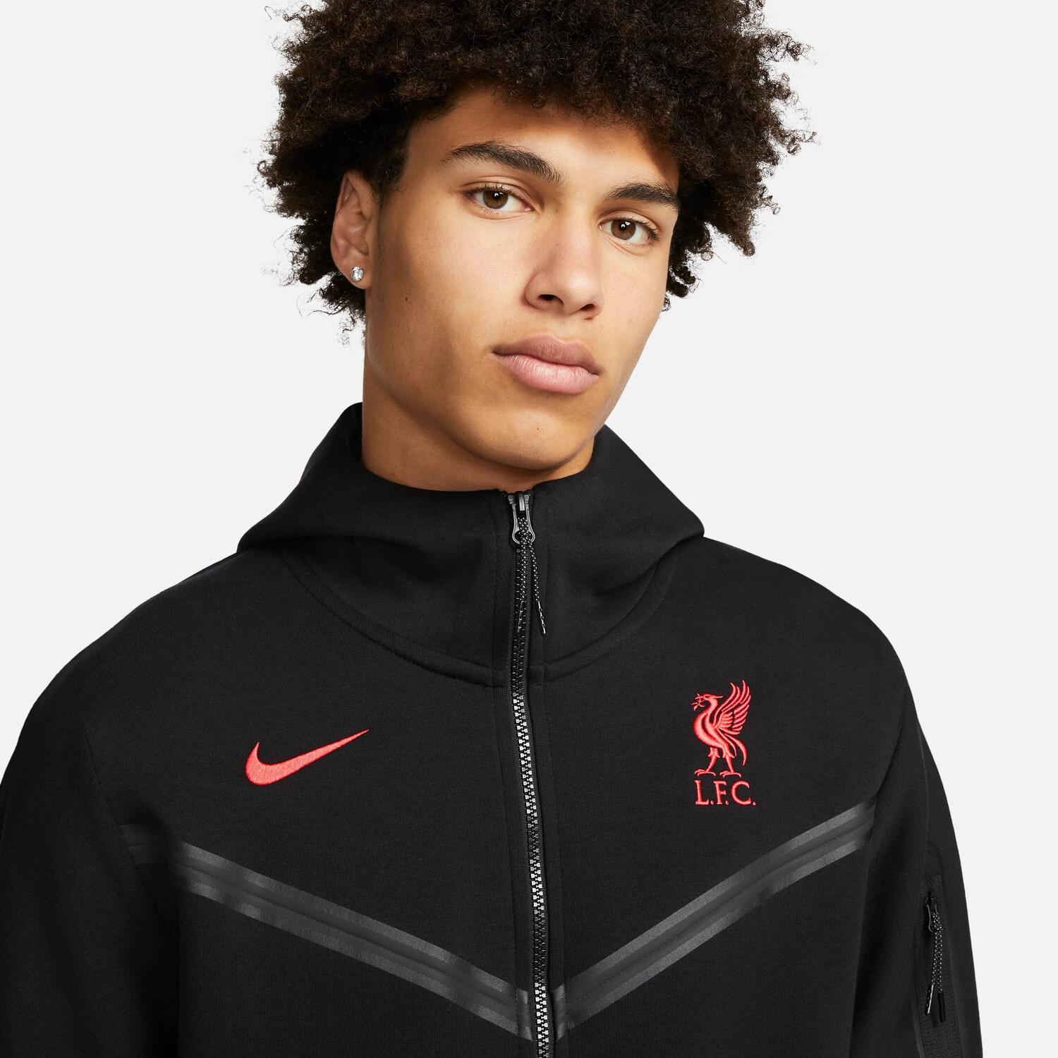 Veste survêtement Liverpool TechFleece noir 2022/23 sur Foot.fr