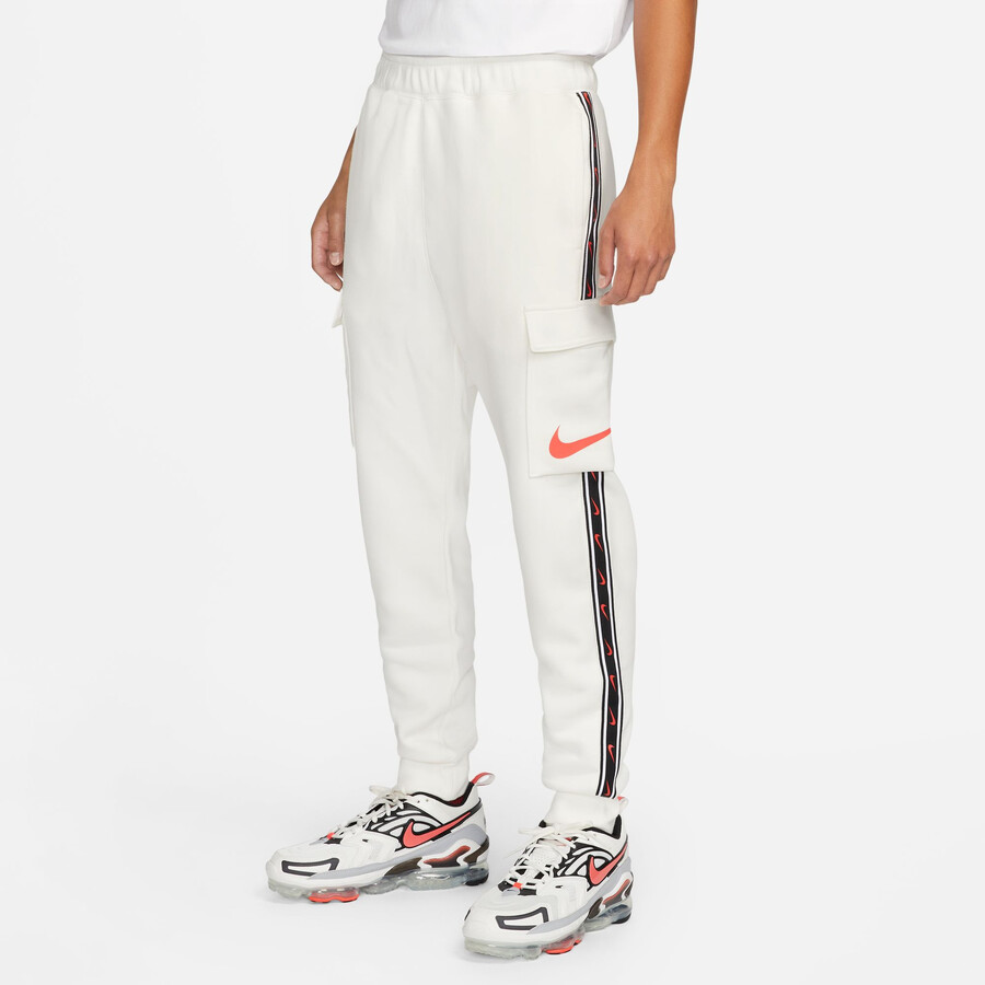 Pantalon survetement Nike cargo Fleece blanc noir sur Foot