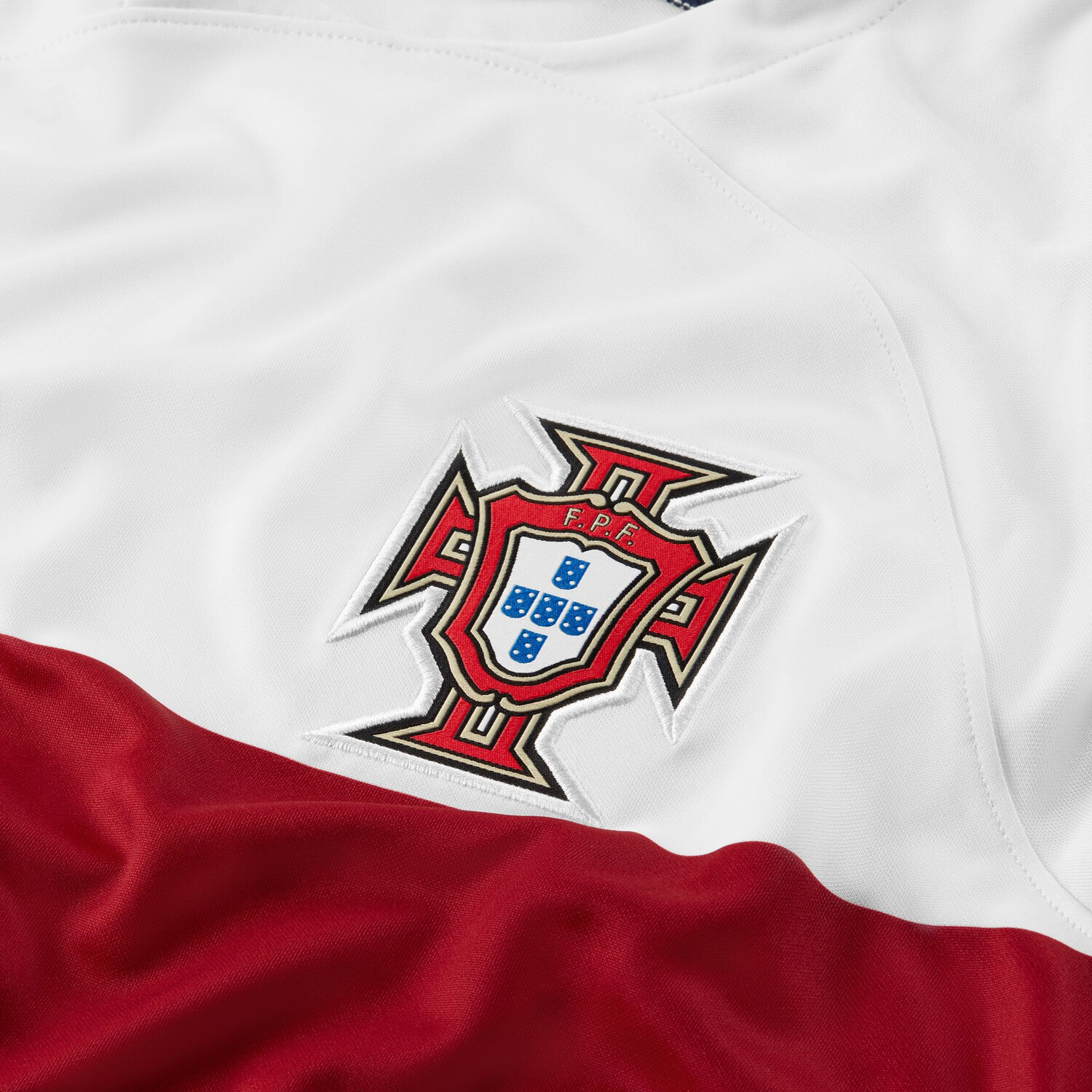 Maillot Portugal extérieur 2022 sur Foot.fr