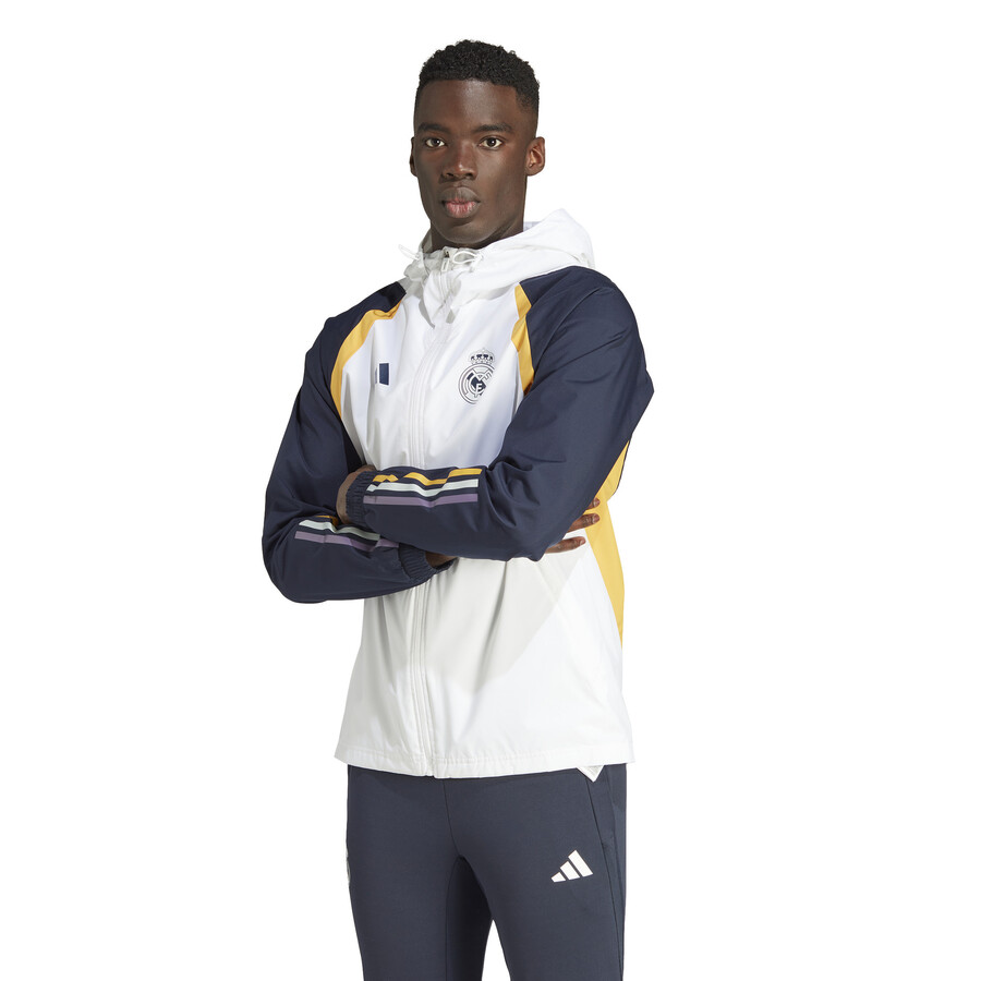 Veste impermeable Real Madrid blanc bleu 2023 24 sur Foot