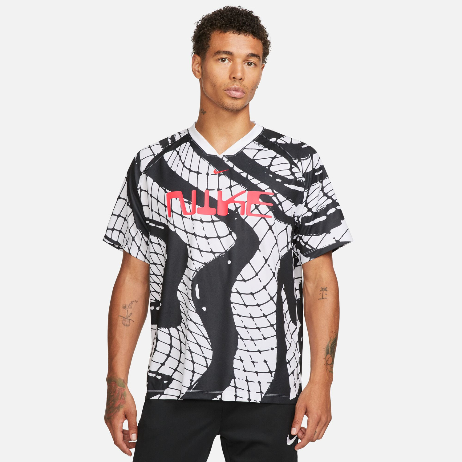 Maillot Nike F.C. noir blanc sur Foot