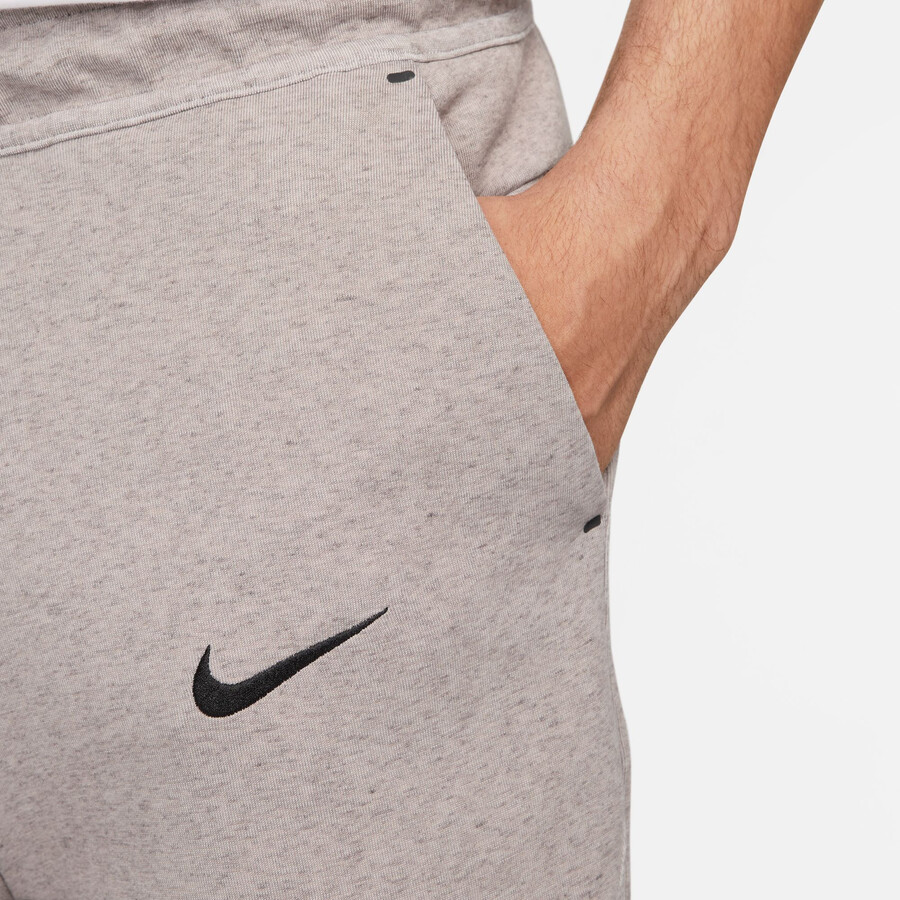 Pantalon survetement Tottenham TechFleece gris 2023 24 sur Foot