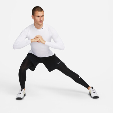 Legging Nike Pro noir sur Foot