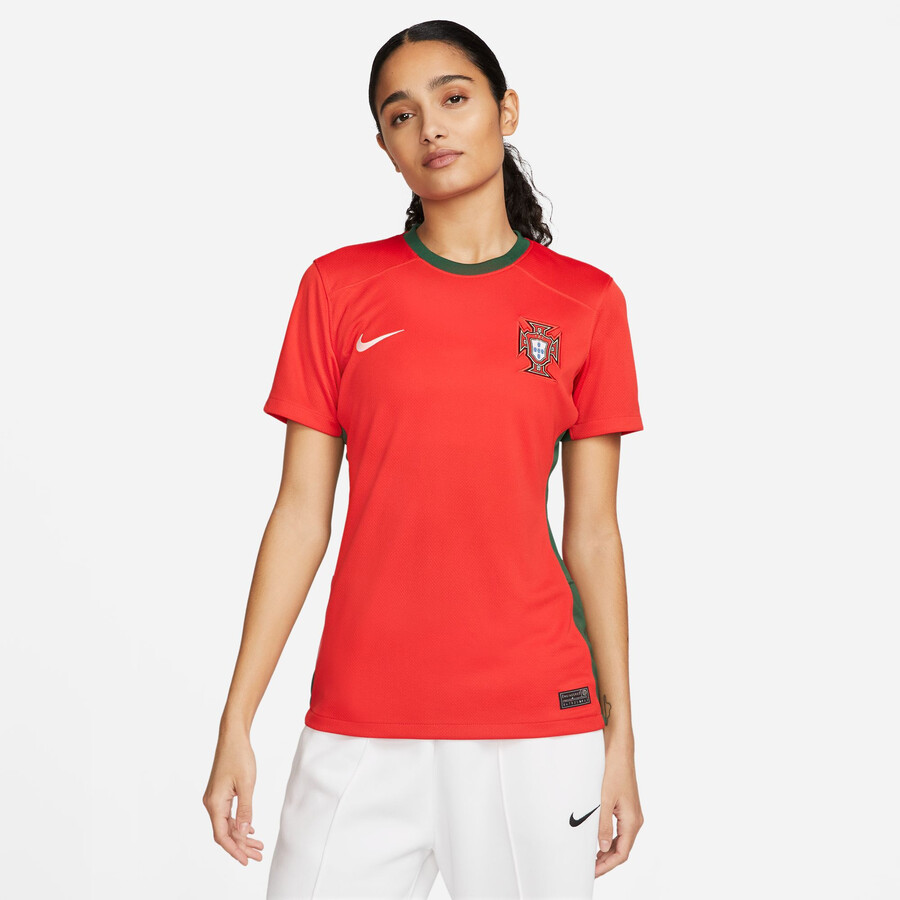 Nike lance les maillots du Portugal domicile et extérieur