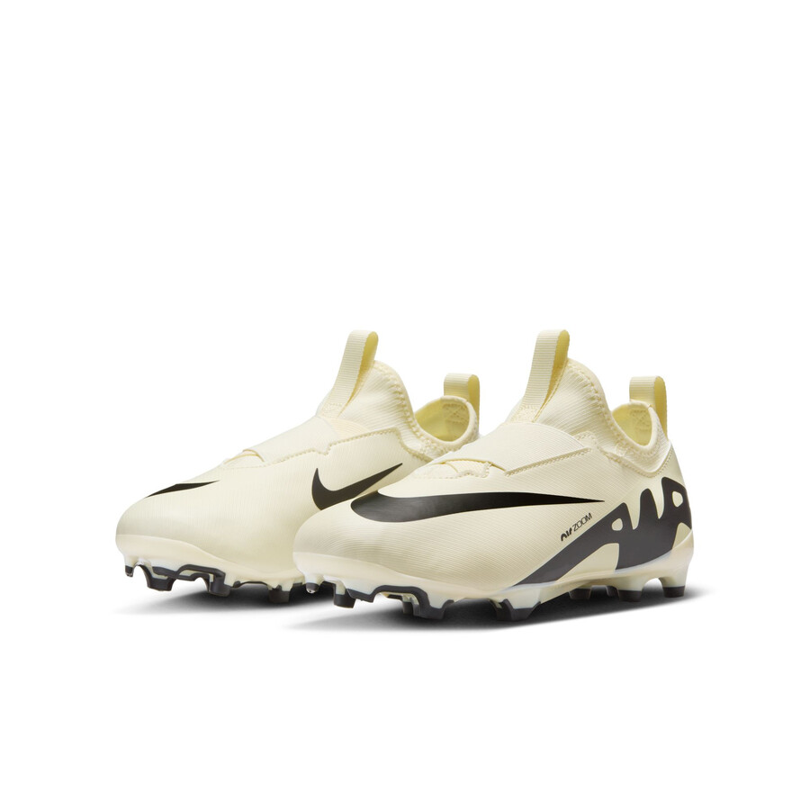 Nike Air Zoom Mercurial Vapor 15 junior Academy FG MG beige noir sur Foot