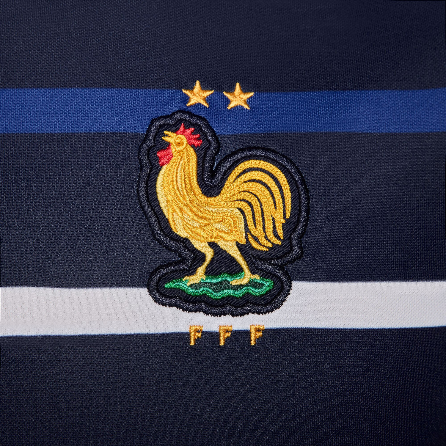  Maillot avant match Equipe de France bleu 2024 sur Foot.fr Bildidee 