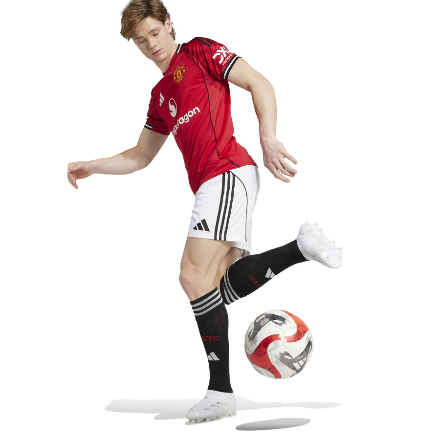 Short Manchester United domicile 2025/26