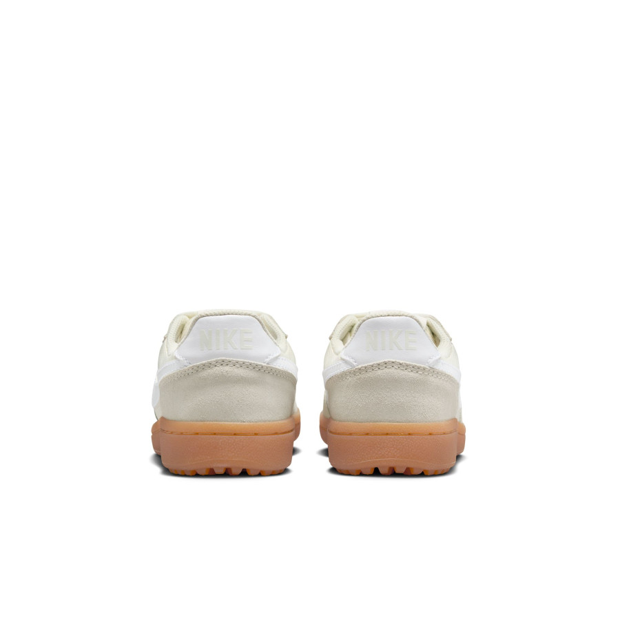 Nike Field General blanc