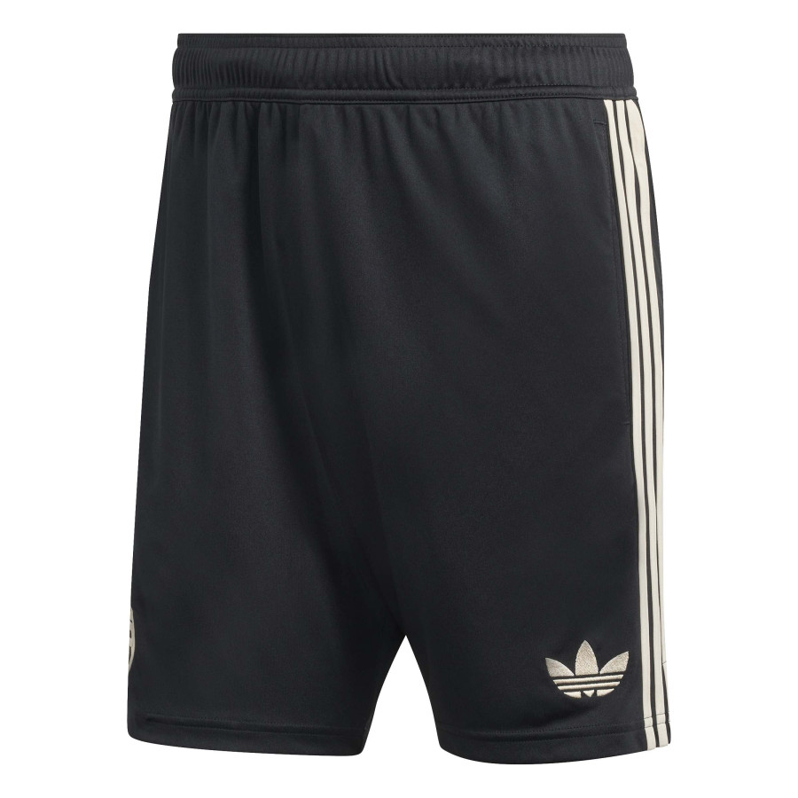 Short Bayern Munich third 2025/26