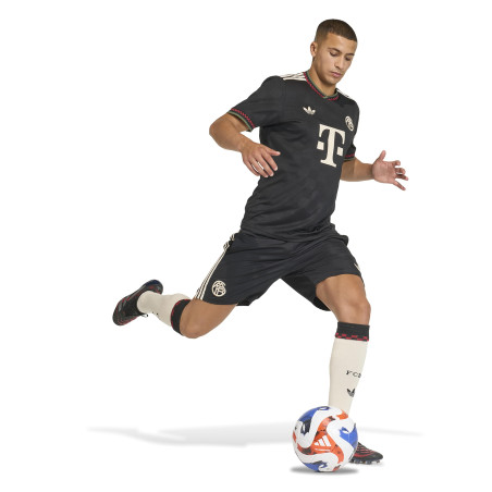Short Bayern Munich third 2025/26