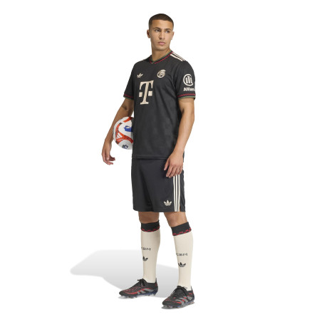 Short Bayern Munich third 2025/26
