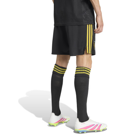 Short Manchester United third 2025/26