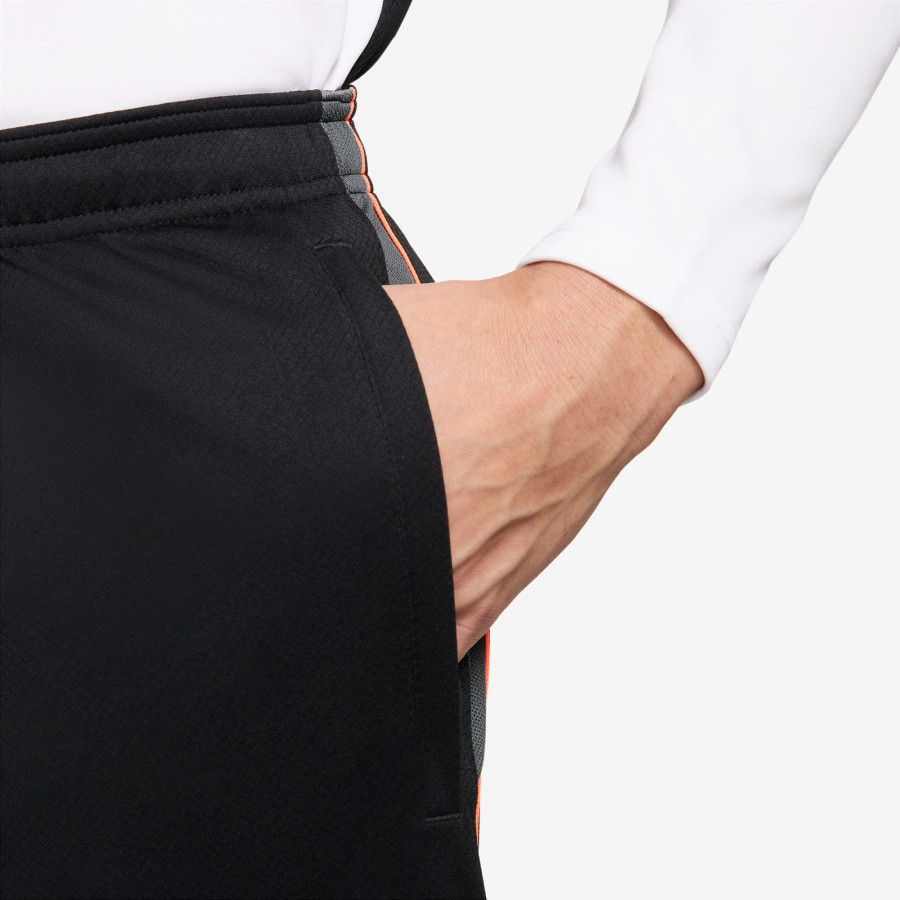 KNVB M NK DF STRK SHORT KZ