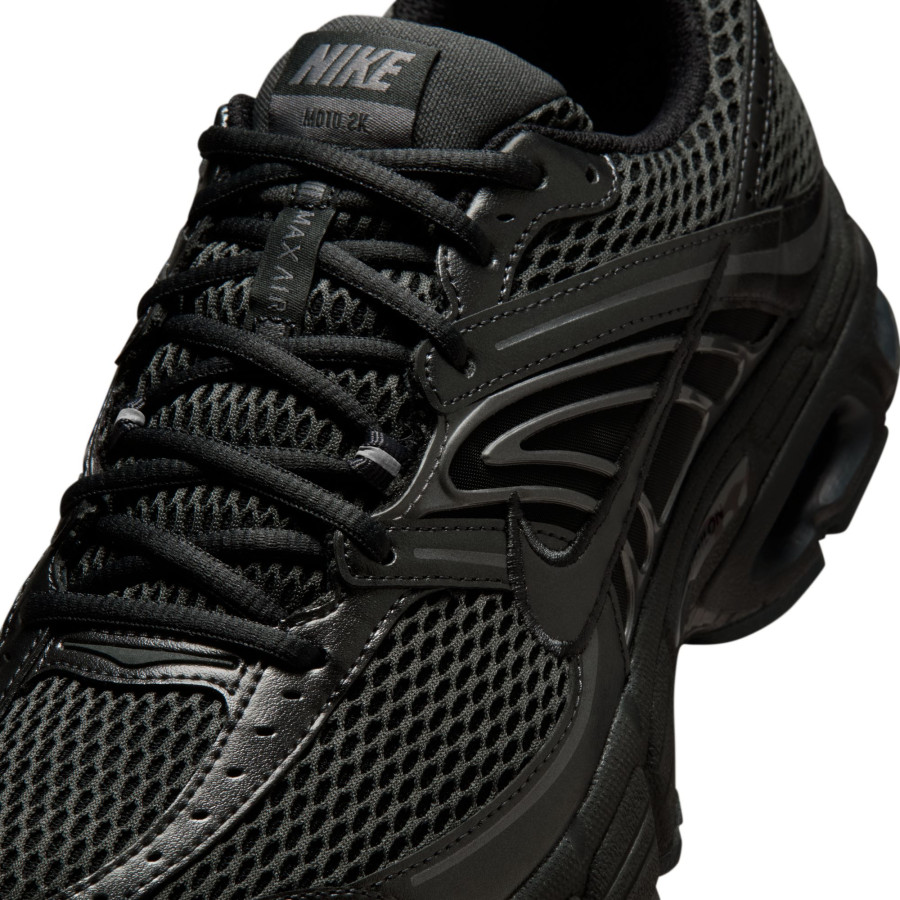 NIKE AIR MAX MOTO 2K