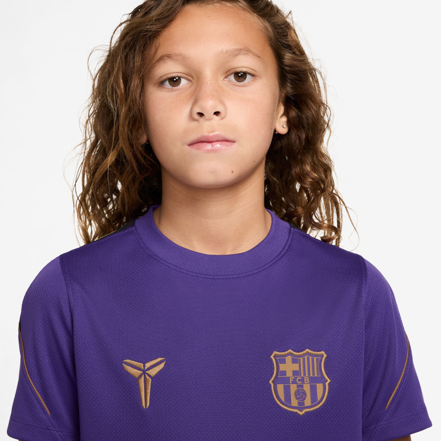 FCB Y NK DF STRK SS TOP K AW