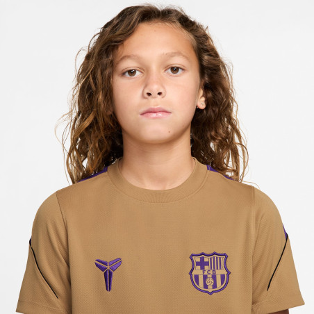 FCB Y NK DF STRK SS TOP K AW