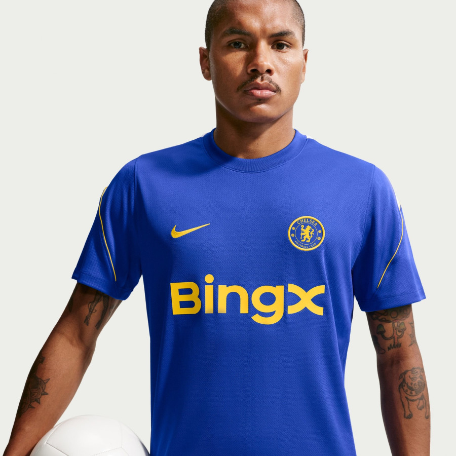 Maillot entraînement Chelsea Strike bleu jaune