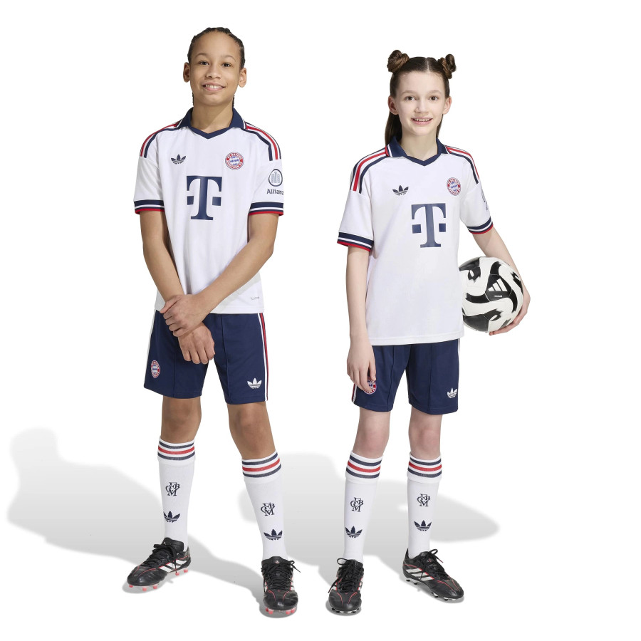 Short junior Bayern Munich extérieur 2026/27
