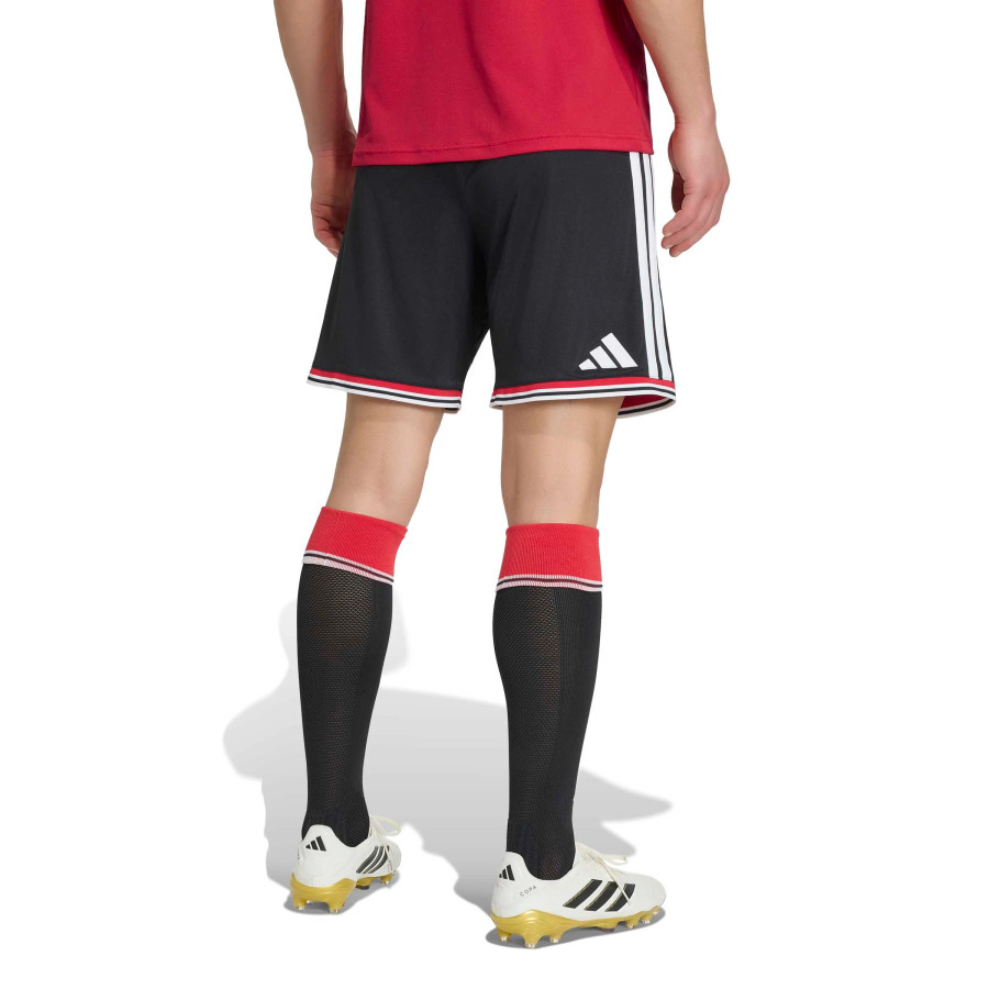 Short Manchester United domicile 2026/27