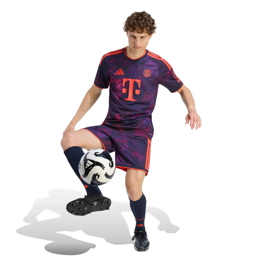 Short Bayern Munich third 2026/27