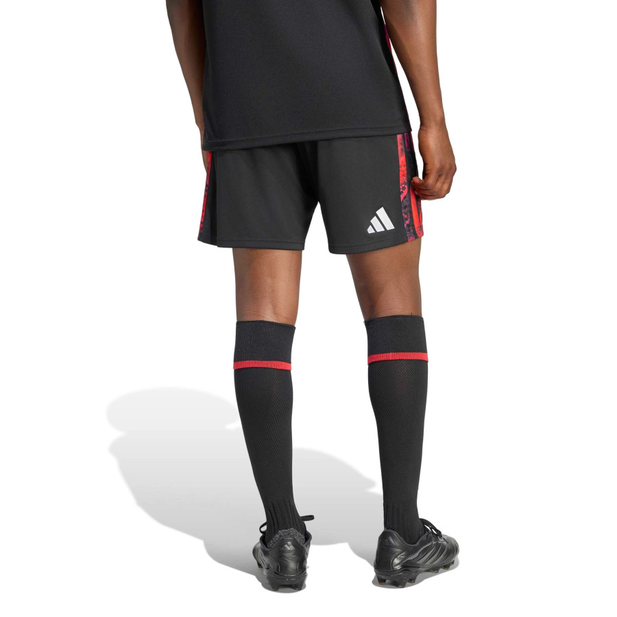 Short Benfica third 2026/27