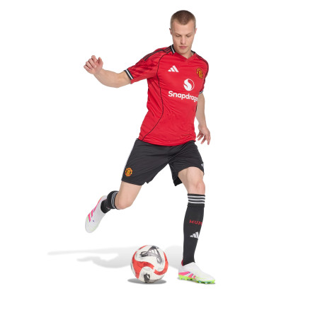 Short Manchester United domicile 2025/26