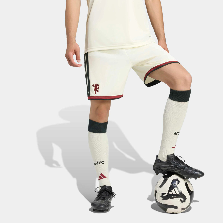 Short Manchester United third 2026/27