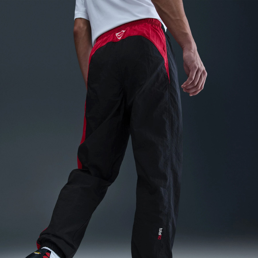 Pantalon survêtement Nike Woven Total 90 noir