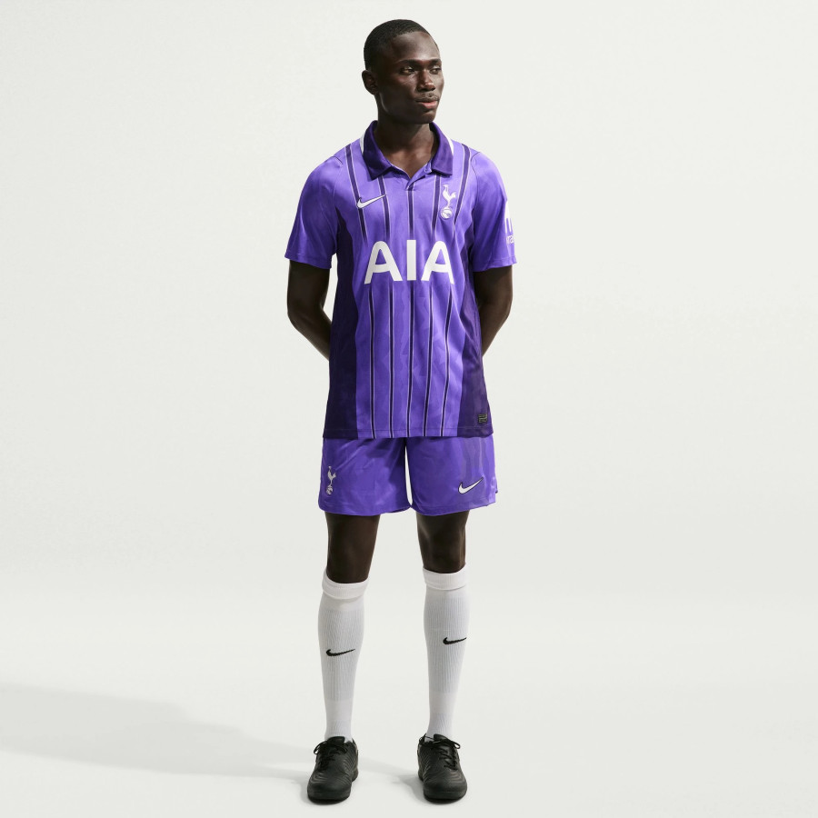 Short Tottenham third 2026/27