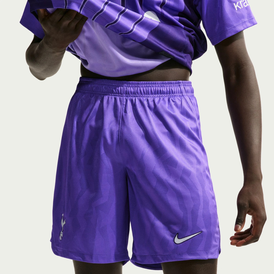 Short Tottenham third 2026/27