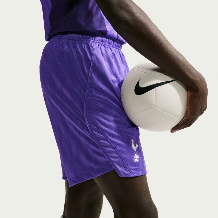 Short Tottenham third 2026/27