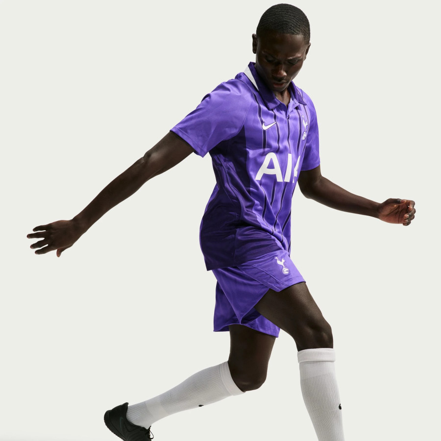 Short Tottenham third 2026/27