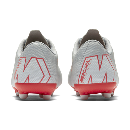 Grade-School Kids' Nike Jr. Vapor 12 Academy (MG) Multi-Ground Football Boot
