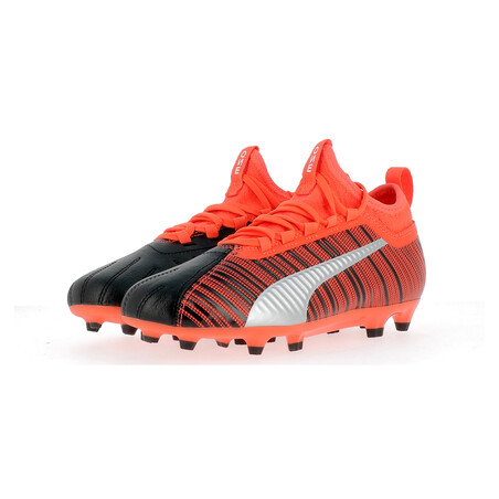 Puma One 5.3 junior FG/AG noir orange