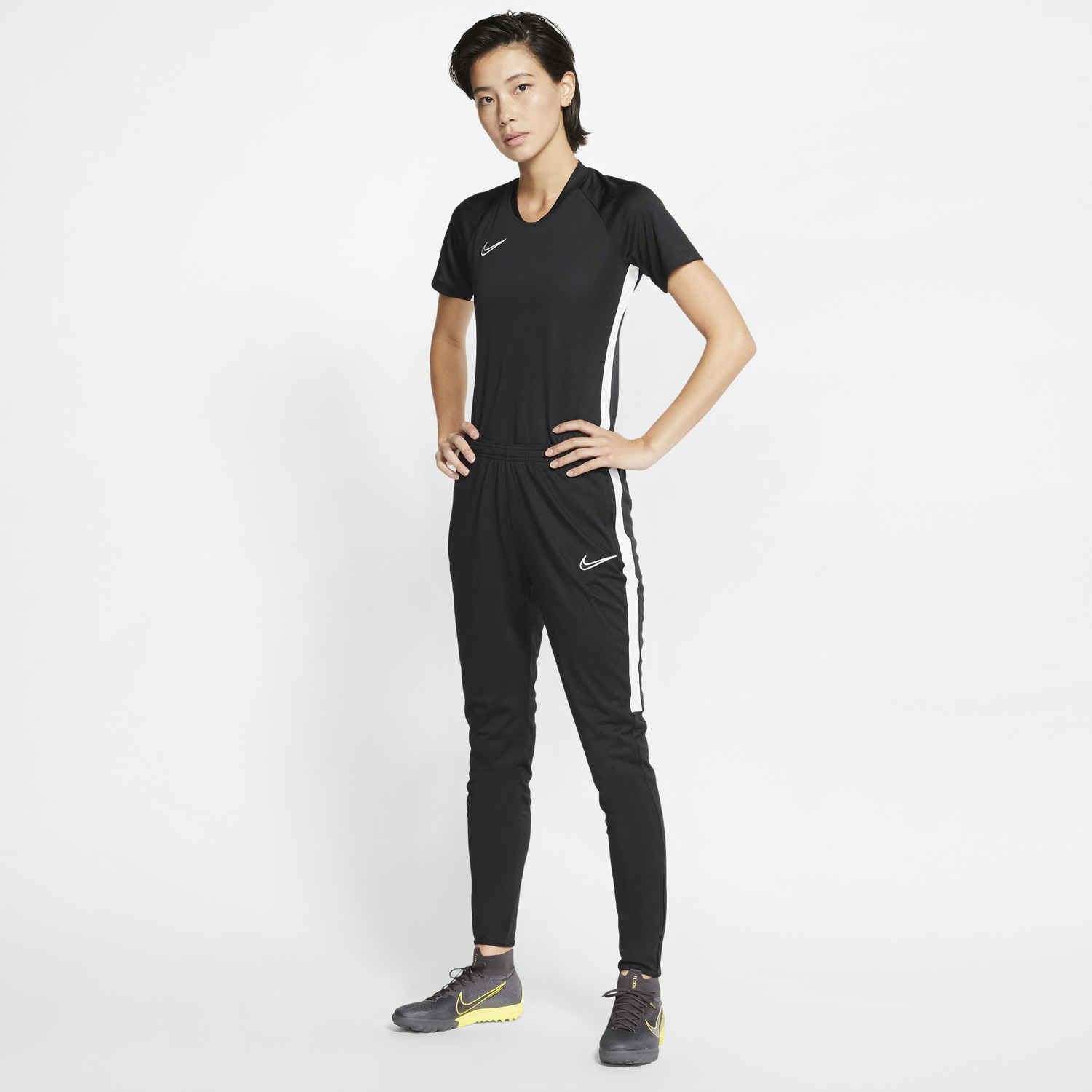 survetement nike femme noir et blanc