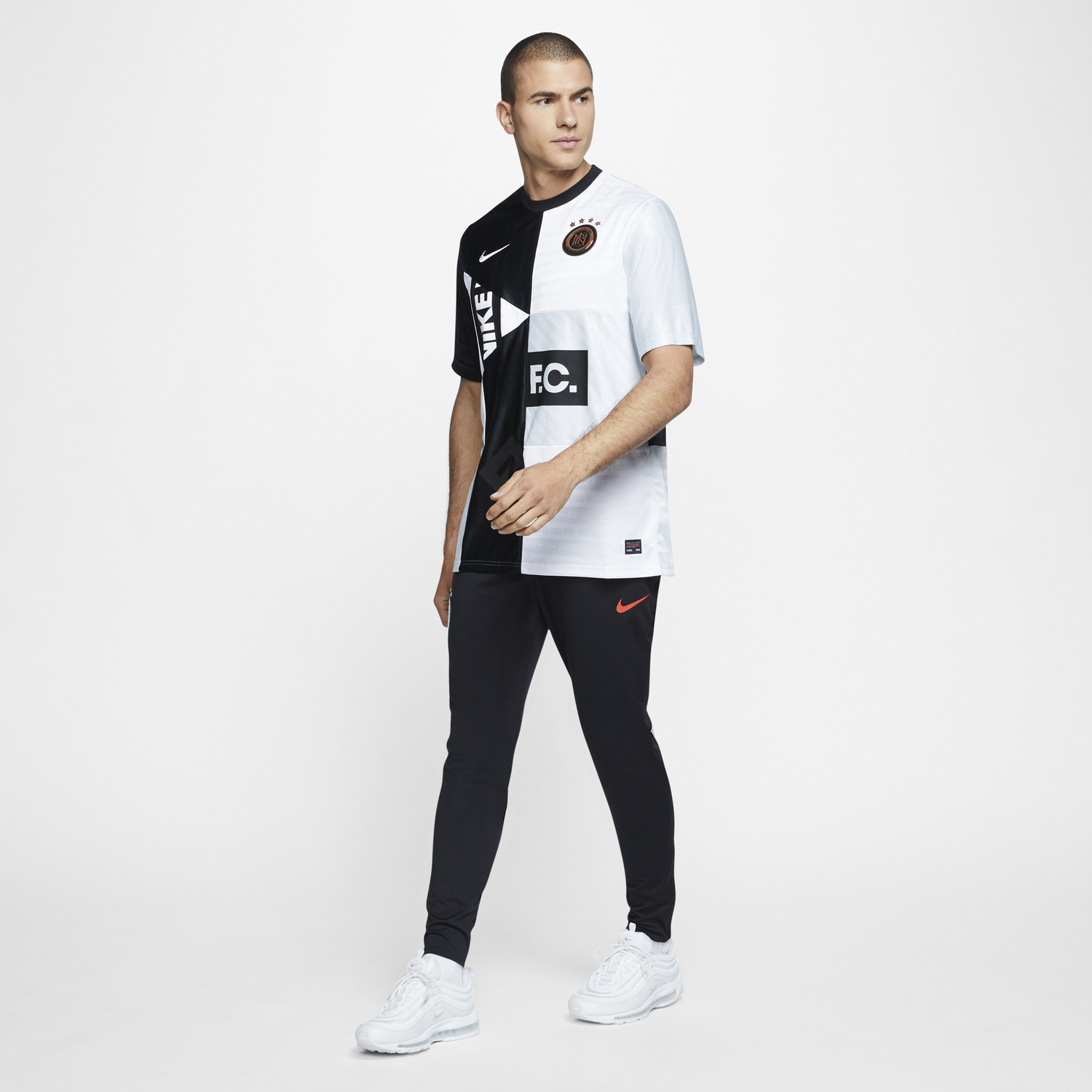 Jogging nike rouge et noir deals