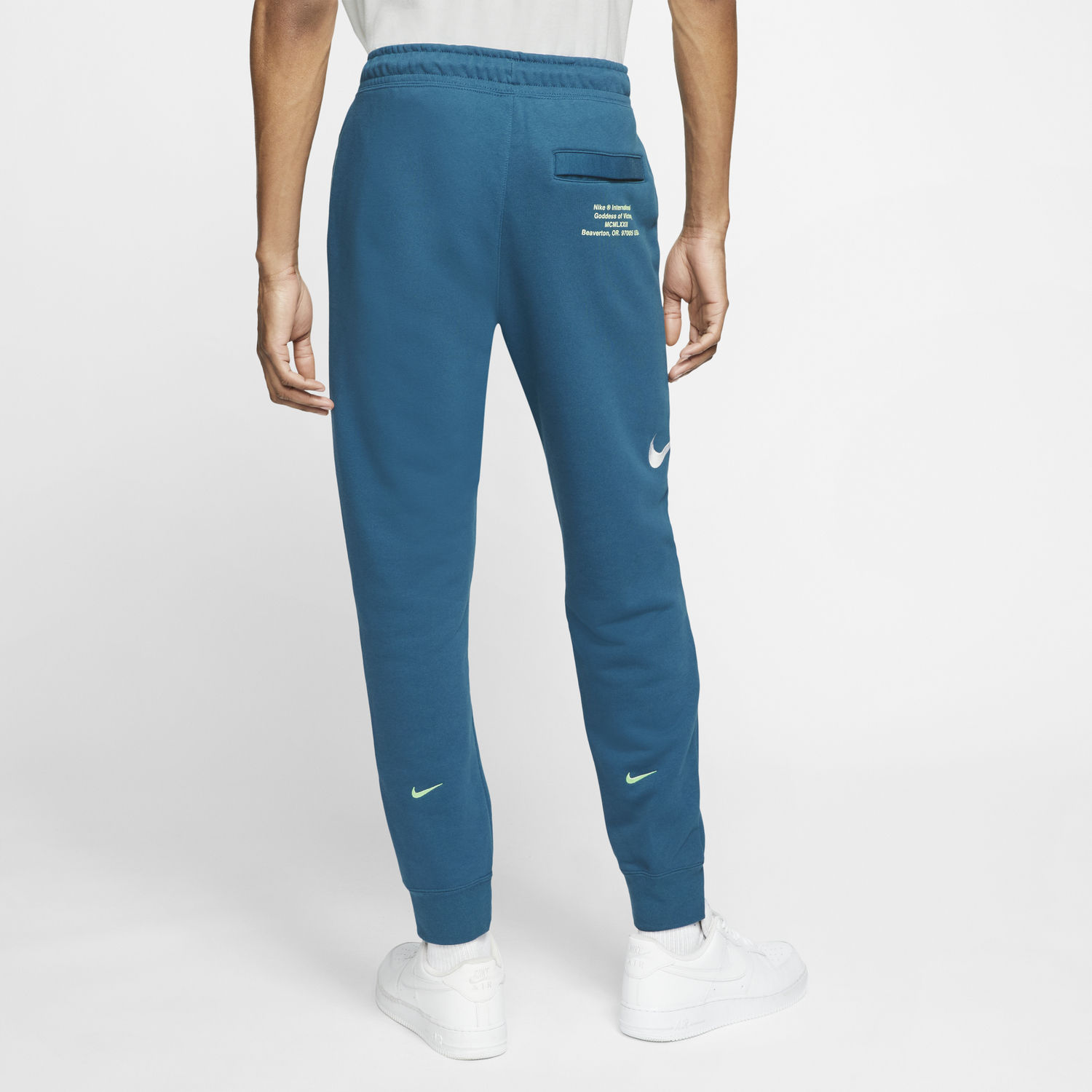 ensemble nike swoosh