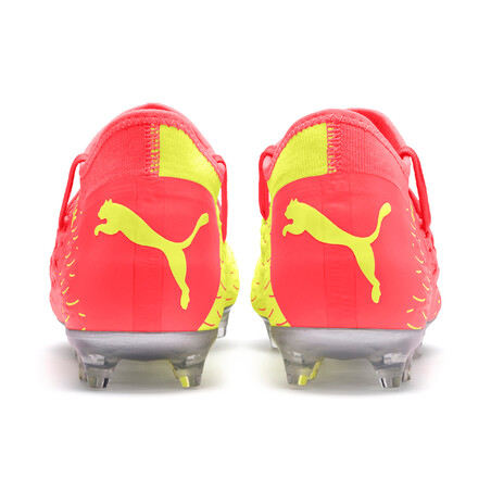 puma jaune et rose