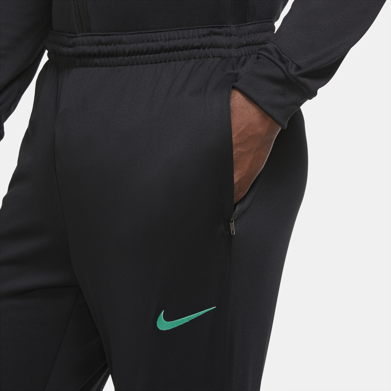 Ensemble survêtement FC Barcelone noir rose 2020/21 sur Foot.fr