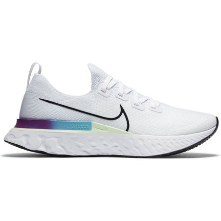 Nike Epic Pro React Flyknit blanc sur Foot