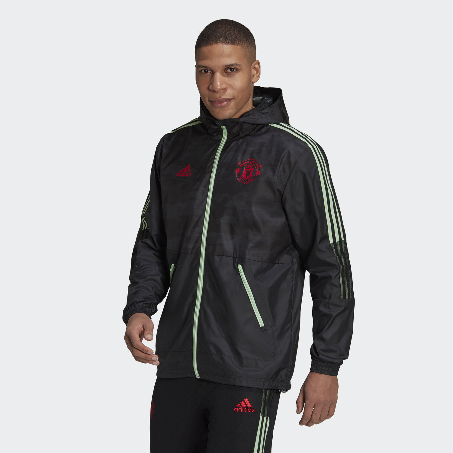 Coupe vent Manchester United noir vert 2020/21 sur Foot.fr