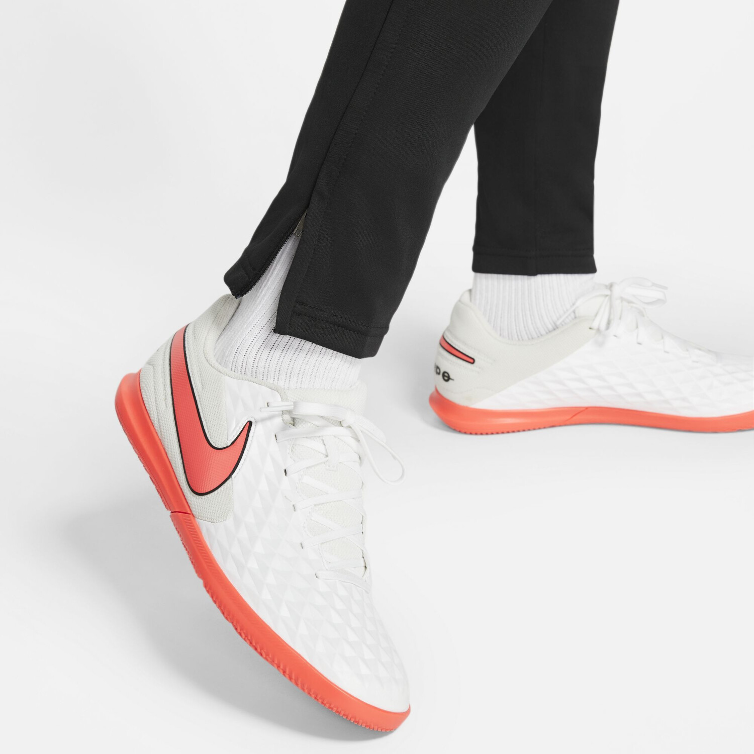 jogging nike noir et rouge