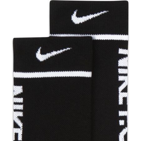 Lot 2 paires chaussettes Nike F.C. Essential noir blanc