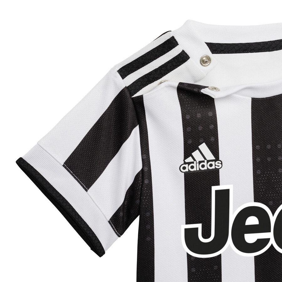 Tenue bebe Juventus domicile 2021 22 sur Foot