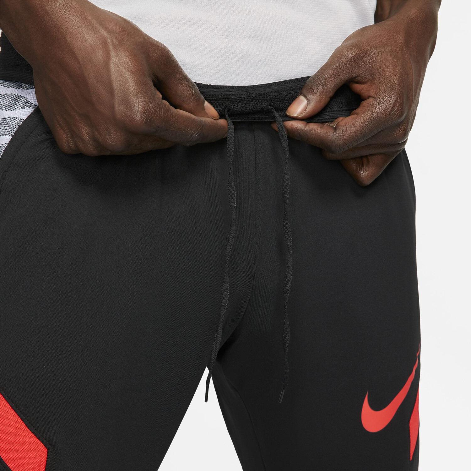 Pantalon survêtement Nike Strike noir rouge sur