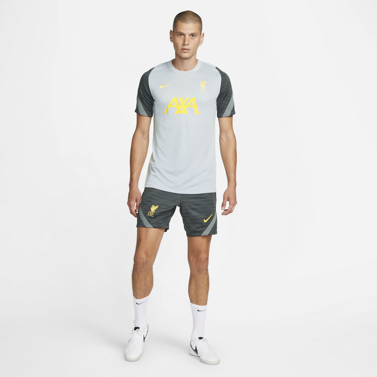 Maillot entraînement Liverpool Strike gris jaune 2021/22 sur Foot.fr