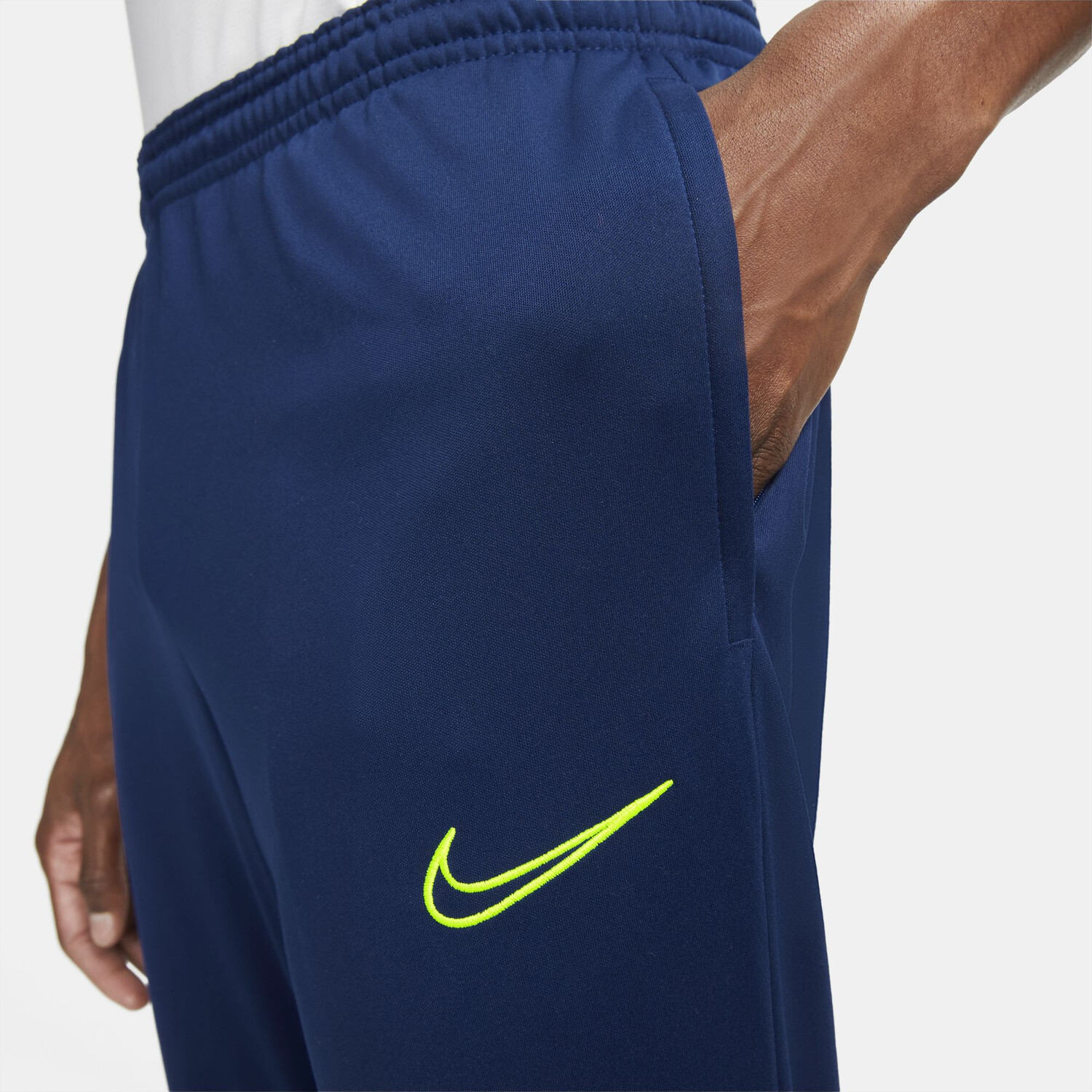 Pantalon survetement Nike Academy bleu vert sur Foot