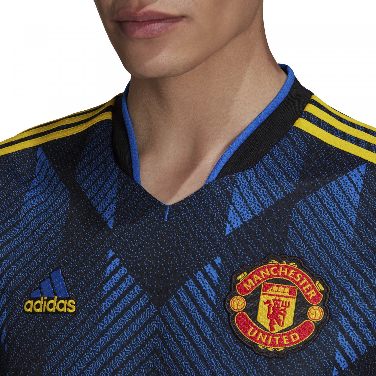 Maillot Ronaldo Manchester United third 2021/22 sur Foot.fr