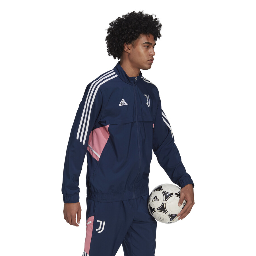 Veste survetement Juventus woven bleu rose 2022 23 sur Foot