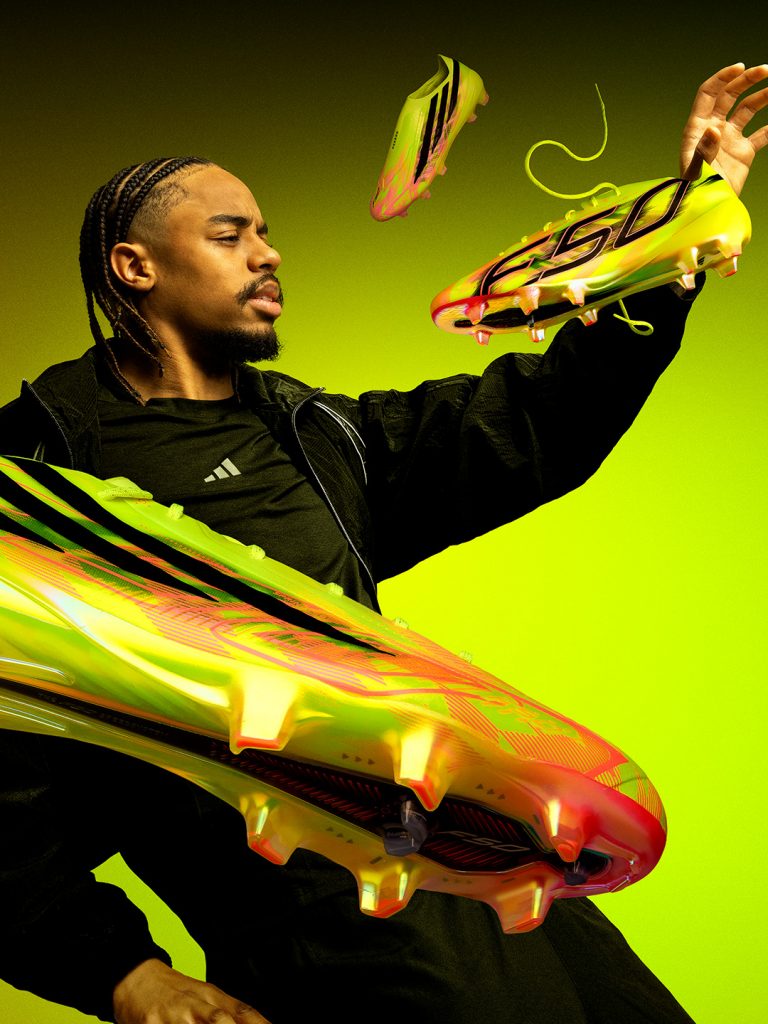 Nouvelle chaussure de foot Adidas F50 Hyperfast EVO pack Too Light jaune.